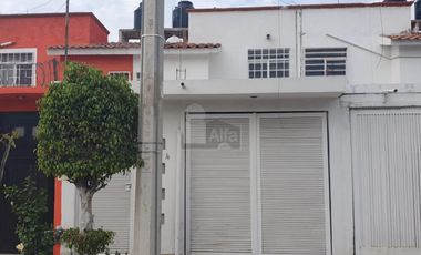 Casa en venta de tres habitaciones muy cerca del Timoteo Lozano y Paseo de Jerez