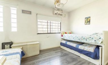 Venta Casa 5 Ambientes Parrilla ,Parque y Permuta Valentín Alsina