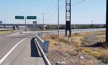 Renta de terreno frente a la planta Toyota a pie de carretera