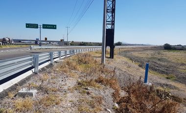 Renta de terreno frente a la planta Toyota a pie de carretera