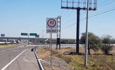 Renta de terreno frente a la planta Toyota a pie de carretera