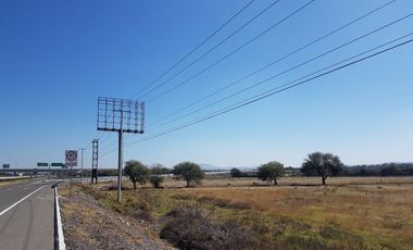 Renta de terreno frente a la planta Toyota a pie de carretera