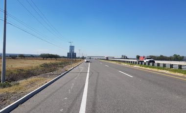 Renta de terreno frente a la planta Toyota a pie de carretera