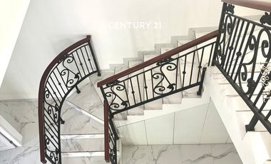 Dijual Rumah BrandNew American Classic  Dijalan Utama Hook