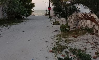 MAGNIFICA PROPIEDAD CON 2 A 50 MTS DE LA PLAYA EN CHICXULUB PUERTO
