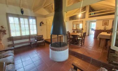 Hermosa Casa Quinta En Venta ¡3.000 m2 de terreno! Barrio Parque Exaltación