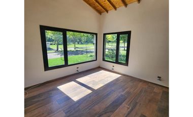 CASA EN BARRIO MAR Y TIERRA