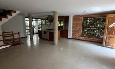 casa en arriendo en la doctora. Cod A6561