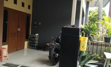 Rumah Disewakan 2 Lantai Lokasi di Babatan Indah, Wiyung