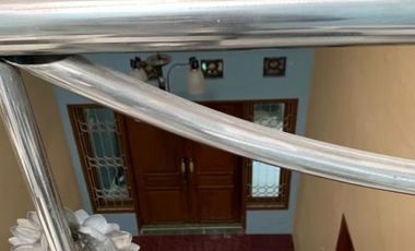 Rumah Disewakan 2 Lantai Lokasi di Babatan Indah, Wiyung