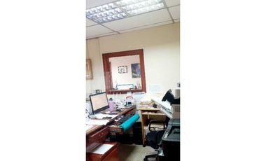 Se venden oficinas completamente amobladas, amplias y modernas