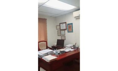 Se venden oficinas completamente amobladas, amplias y modernas