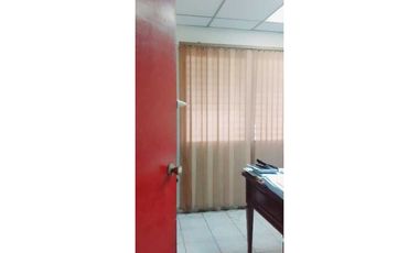 Se venden oficinas completamente amobladas, amplias y modernas