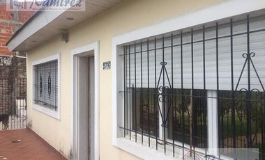 Casa 3 Amb. y Departamento En Venta Sobre Colectora Acceso Oeste - Moreno