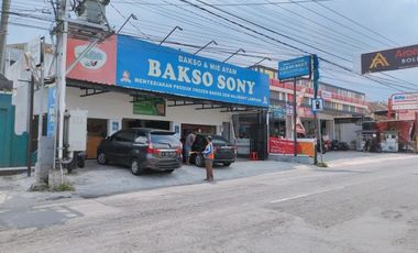 RUKO DI TEPI JALAN KALIURANG KM 7 DEKAT PASAR COLOMBO KAMPUS UGM