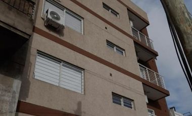 HERMOSO DPTO 2 AMBIENTES, SEMINUEVO, SOBRE AV. SAN MARTIN