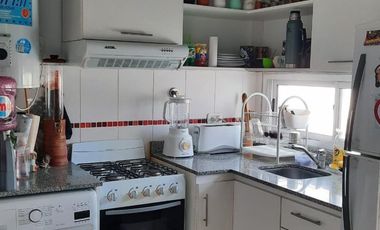 HERMOSO DPTO 2 AMBIENTES, SEMINUEVO, SOBRE AV. SAN MARTIN