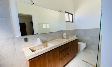 Casa en Fraccionamiento en Paraíso Country Club Emiliano Zapata - CAEN-859-Fr*