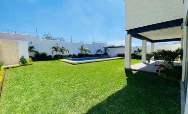 Casa en Fraccionamiento en Paraíso Country Club Emiliano Zapata - CAEN-859-Fr*