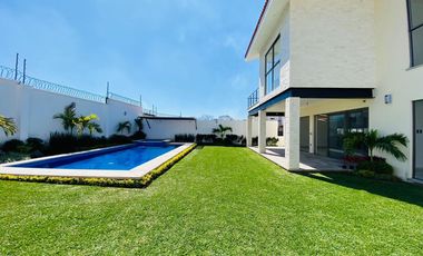 Casa en Fraccionamiento en Paraíso Country Club Emiliano Zapata - CAEN-859-Fr*