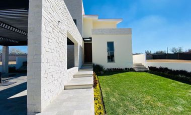 Casa en Fraccionamiento en Paraíso Country Club Emiliano Zapata - CAEN-859-Fr*