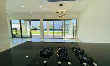 Casa en Fraccionamiento en Paraíso Country Club Emiliano Zapata - CAEN-859-Fr*