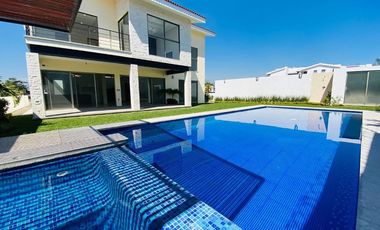 Casa en Fraccionamiento en Paraíso Country Club Emiliano Zapata - CAEN-859-Fr*