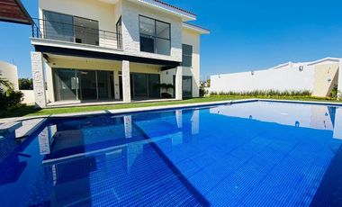 Casa en Fraccionamiento en Paraíso Country Club Emiliano Zapata - CAEN-859-Fr*