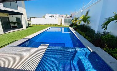 Casa en Fraccionamiento en Paraíso Country Club Emiliano Zapata - CAEN-859-Fr*