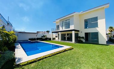 Casa en Fraccionamiento en Paraíso Country Club Emiliano Zapata - CAEN-859-Fr*