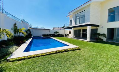 Casa en Fraccionamiento en Paraíso Country Club Emiliano Zapata - CAEN-859-Fr*
