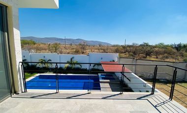 Casa en Fraccionamiento en Paraíso Country Club Emiliano Zapata - CAEN-859-Fr*