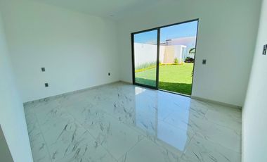 Casa en Fraccionamiento en Paraíso Country Club Emiliano Zapata - CAEN-859-Fr*