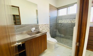 Casa en Fraccionamiento en Paraíso Country Club Emiliano Zapata - CAEN-859-Fr*