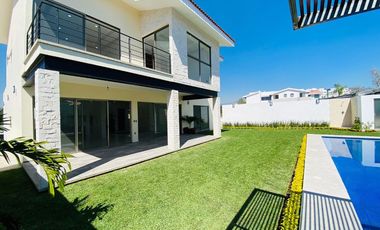 Casa en Fraccionamiento en Paraíso Country Club Emiliano Zapata - CAEN-859-Fr*
