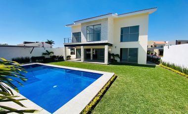 Casa en Fraccionamiento en Paraíso Country Club Emiliano Zapata - CAEN-859-Fr*