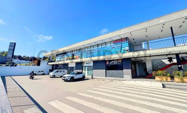 Arriendo local comercial en Strip Center El Santuario