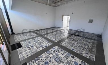 Arriendo local comercial en Strip Center El Santuario