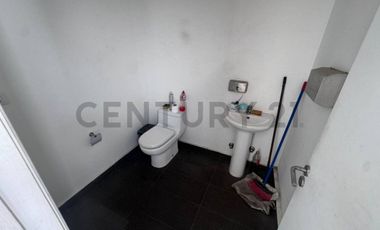 Arriendo local comercial en Strip Center El Santuario