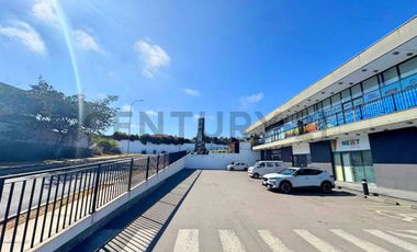 Arriendo local comercial en Strip Center El Santuario
