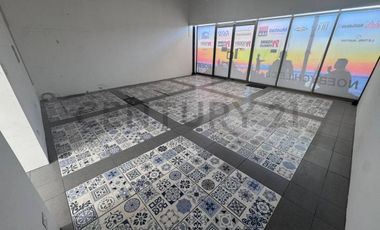 Arriendo local comercial en Strip Center El Santuario
