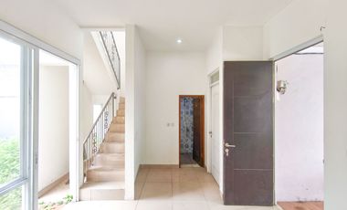 Rumah SHM 2 Lt Siap KPR 15 Mnt ke Scientia Square Park J-41131