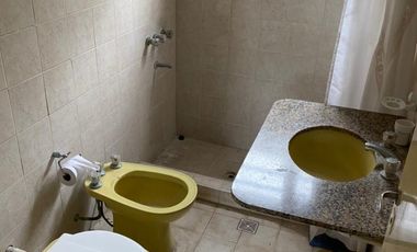 Casa 3 ambientes con jardin + lote con casa a terminar.