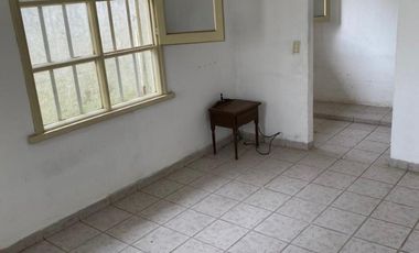 Casa 3 ambientes con jardin + lote con casa a terminar.