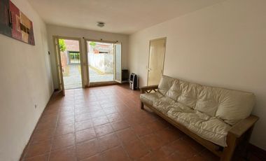 Casa 3 ambientes con jardin + lote con casa a terminar.