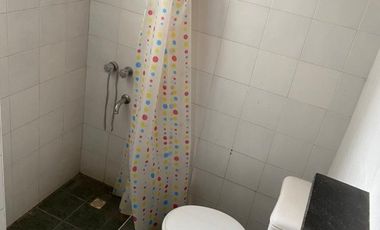 Casa 3 ambientes con jardin + lote con casa a terminar.