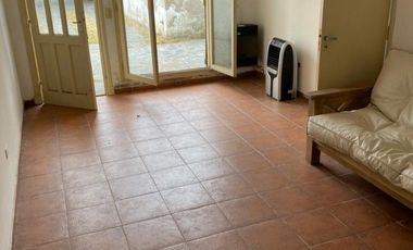 Casa 3 ambientes con jardin + lote con casa a terminar.