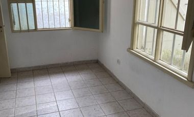 Casa 3 ambientes con jardin + lote con casa a terminar.