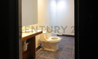 Local Comercial en venta en Vitacura.... con gran potencial!!!