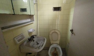 EXCELENTE PROPIEDAD EN BLOCK:VIVIENDA + GALPÓN AL FONDO, CON PATIO LIBRE Y ENTRADA DE AUTO PASANTE.